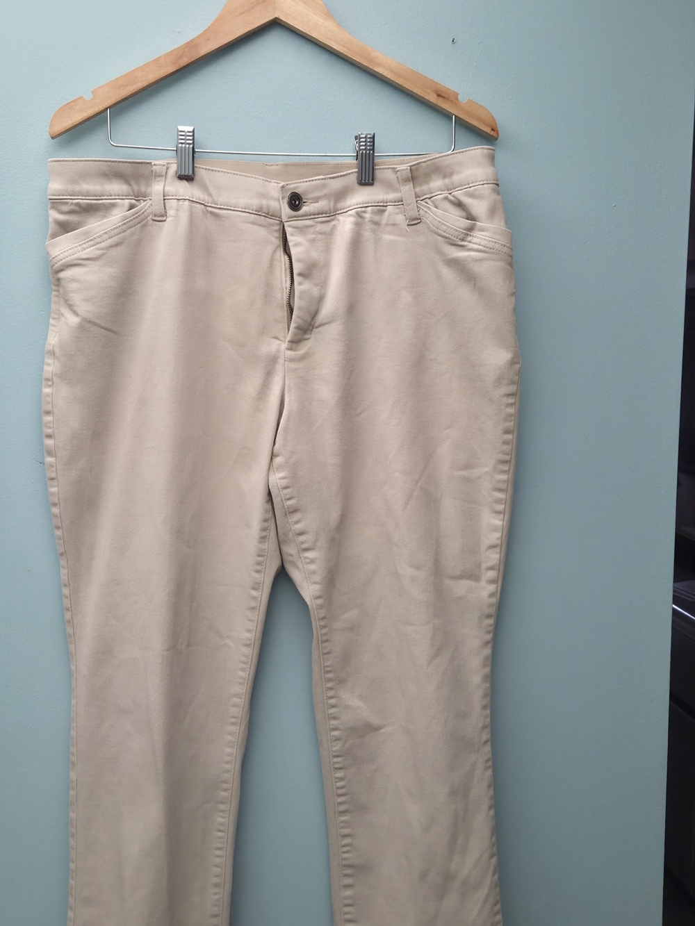 CJ Banks Signature-Slimming style light khaki Straight-Leg Jeans 16W Petite